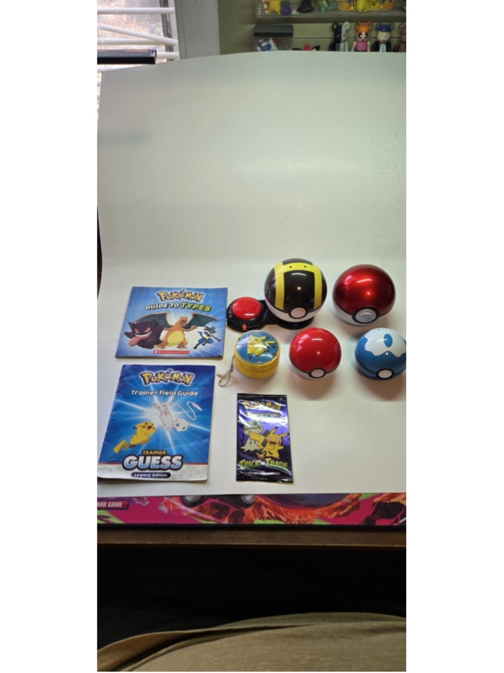 Pokemon TCG Lot Yo-yo Sealed Trick Or Trade Pack Empty Pokemon Ball Books Guide